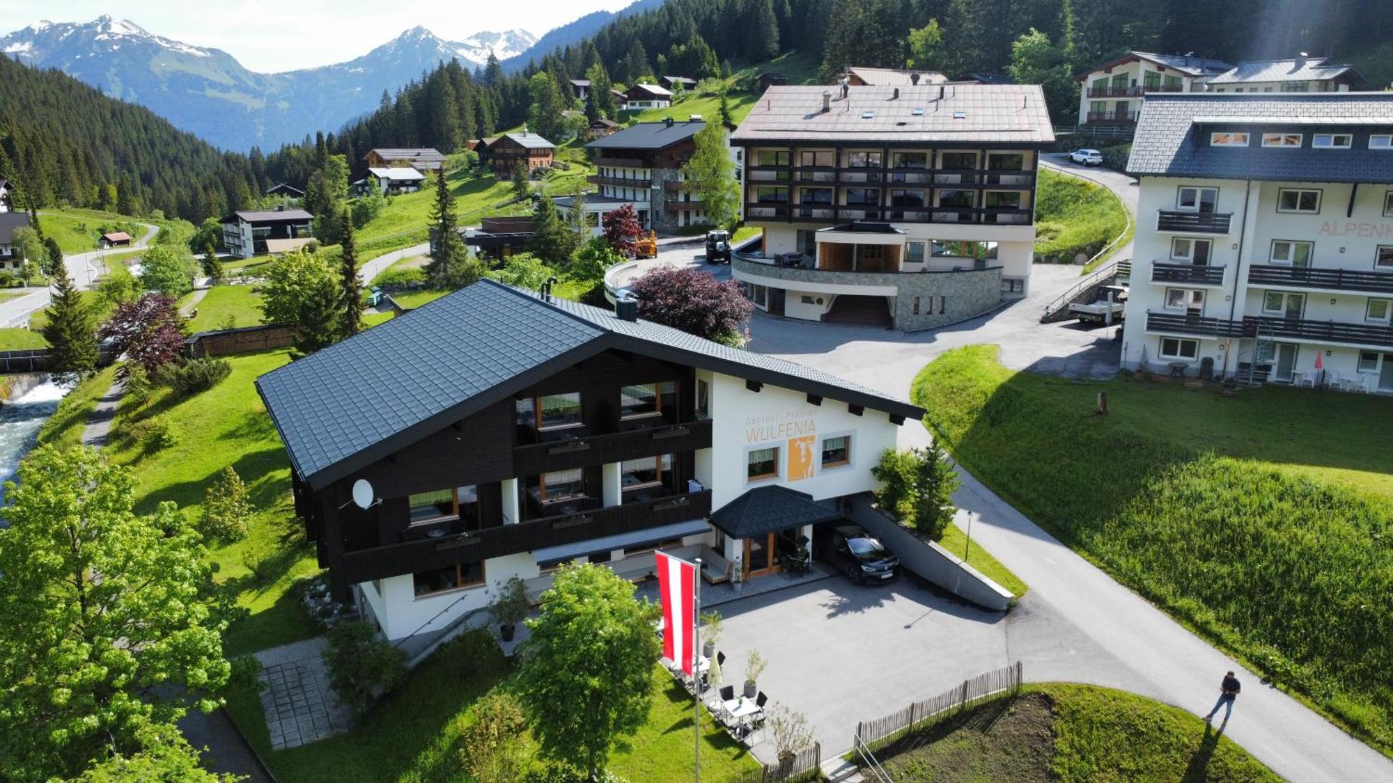 Gasthof-Pension Wulfenia Gargellen Exterior foto